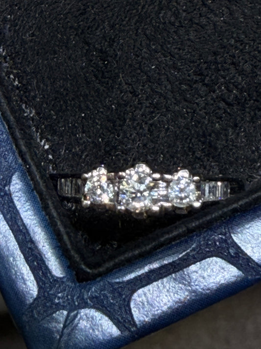 14k White Gold Ring